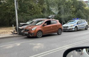 автомобил разби стълб семинарията софия