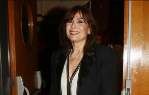 легендарна гръцка певица загина падане стълбите