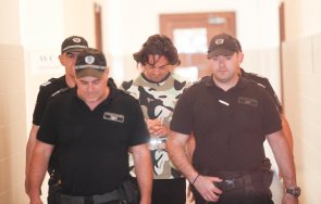 зловещият убиец разфасовал крис призна виновен снимки