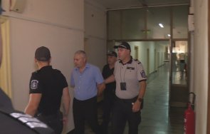 оставиха ареста шефа отдел миграция разград