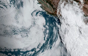 консулството лос анджелис обяви телефонна линия заради бурята хилари