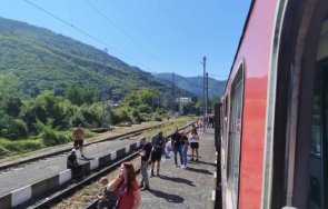 извънредно влакът софия варна спря аварийно своге