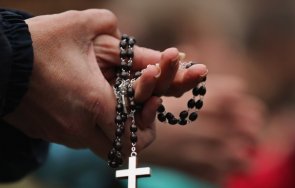 арестуваха католически възпитател изнасилване годишно момиче