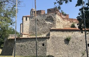 срути част стената крепостта баба вида снимки