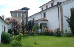 безбожник окраде възрастна жена църква