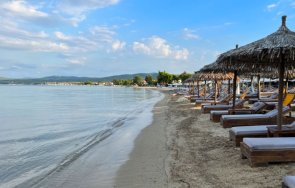 забраниха къпането плаж халкидики заради мръсна вода