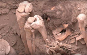 мумия 1000 години изкопаха археолози перу