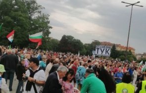 хиляди софия цялата страна събраха правителството поход мир казаха изпращането оръжие украйна смяната националния празник