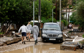 опасно време европа проливни дъждове наводнения турция гърция испания
