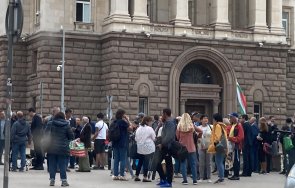 горещо пик протест министерски съвет полицаи пазят депутатите народната любов видео