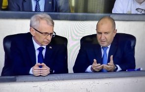 извънредно пик радев чете конско премиера денков благотворителния мач стилиян петров снимки