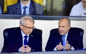 извънредно пик радев чете конско премиера денков благотворителния мач стилиян петров снимки