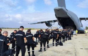 испания изпрати военни екипи кучета помощ спасителните операции мароко