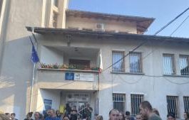 близки жертвите лозен излизат отново протест