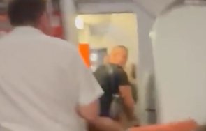 пътници спипаха двойка крайно интимен момент тоалетната самолет видео