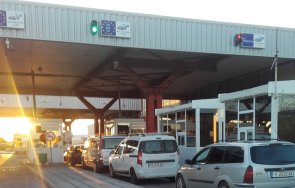 митничари откриха злато валута 350 000 лева хладилник микробус