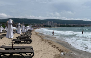 млад мъж удави плажа слънчев бряг