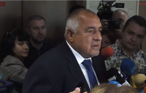 първо пик парламентът заседава извънредно живо