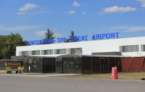 последните минути арестуваха българин летището ниш предлагане подкуп