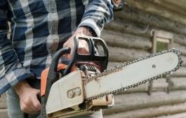 заради междусъседски имот мъжът нахвърлил двамата вила друг моторен трион