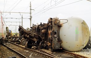 Петима загинаха, след като товарен влак се сблъска с джип на жп прелез в щата Флорида (ВИДЕО)