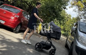пик лена разхожда сама бебето количка бона папарашки снимки