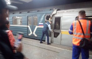 два влака блъснаха метрото москва машинист затиснат видео