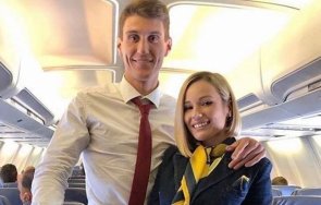 стюардеса помага бивш национал избяга израел