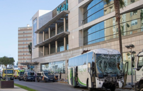 автобус вряза тълпа испания трима загинаха видео