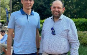 карлос контрера абсурдно гротескно кого сменя модела лозенец терзиев пак комитата