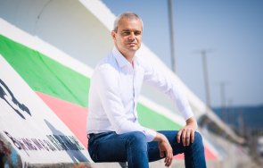 пик ретро костадин костадинов вкара фолкпевица политиката  снимка