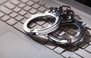 задържаха свещеник разпространявал порнографски материали непълнолетни