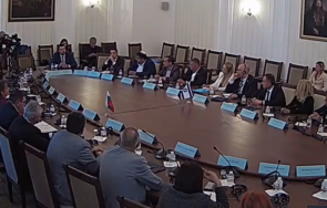 първо пик здравната комисия заседава парламента живо