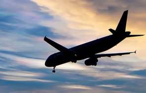 екшън небето пияна жена нападна екипажа самолет свали солун видео