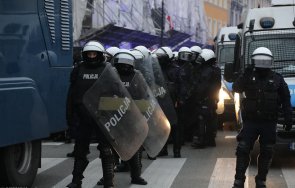 бомбена заплаха варшава отцепиха площад столицата