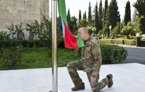 илхам алиев издигна азербайджанското знаме столицата нагорни карабах снимка