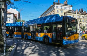 хулиган вилня столичен тролейбус наби шофьора потроши стъкла