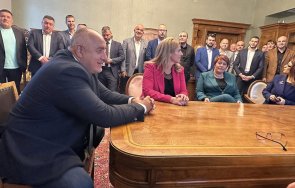 герб влезе пленарна зала снимки