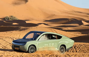 автомобил задвижван изцяло слънчева енергия измина 1000 мароко стигна сахара