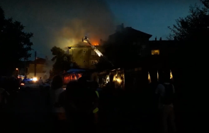 мълния предизвика пожар фургон сливен