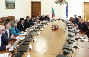 денков василев обещават ръст доходите всяка година устойчив бюджет