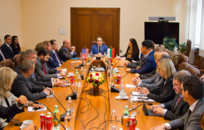 василев американския бизнес влизането шенген приоритет правителството