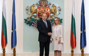 румен радев връчи мадарски конник посланичката албания