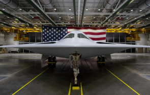 американските ввс издигнаха новия ядрен стелт бомбардировач видео