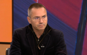 ангел джамбазки сглобката държи външната политика натиска чуждите дипломати