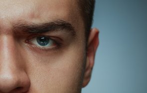 извършиха първата света трансплантация око