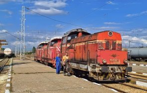 зловещ инцидент локомотив прегази двама работници мост илиянци