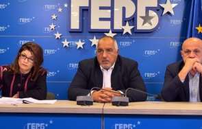 горещо пик борисов раздава задачи помага министрите денков иска пари пътища стадиони живо