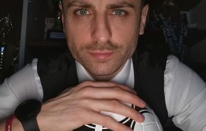 бербатов протеста феновете външен враг опитва вземе футбола