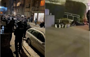 извънредно пик вижте полицията натръшка футболни фенове приклещи тясна уличка десетки лежат очи белезници снимки видео